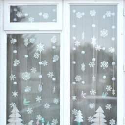 Оригинальное украшение окон к новому году