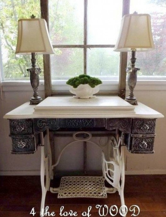 Стол от старой швейной машинки как элемент декора