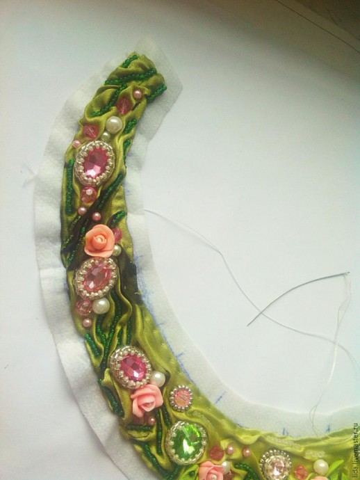 Шикарное колье "Утренняя роза"