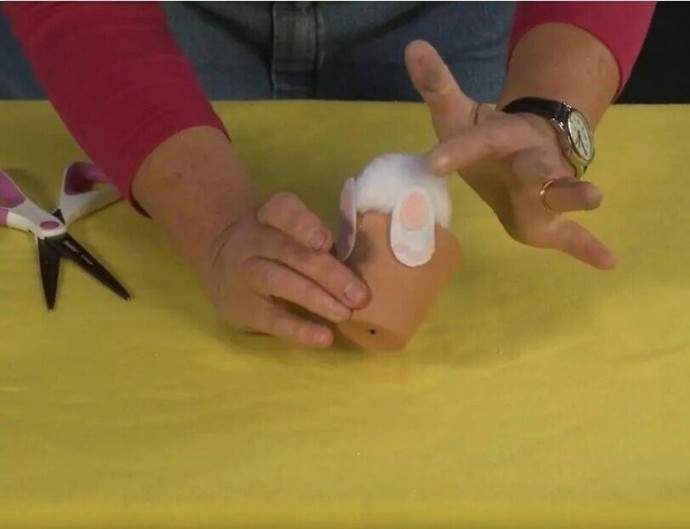 Забавный декор из помпонов