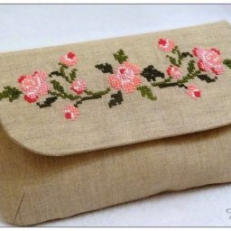 Вышивка на сумочках и клатчах