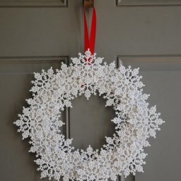 Веночки из снежинок