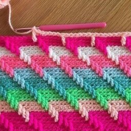 ​Многоцветный узор крючком