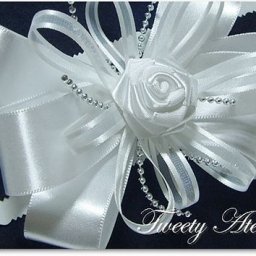 Розы из атласных лент