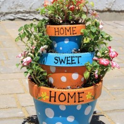 Вертикальные цветочные композиции в горшках