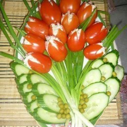 ​Как сделать тюльпаны из томатов