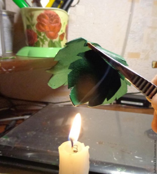 Картина "Корзина клубники из натуральной кожи