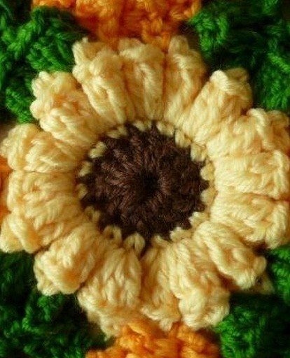 ​Вязаное цветочное поле