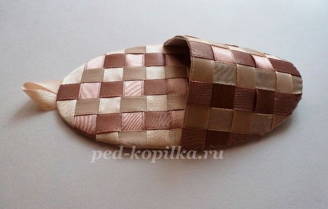 Лапоть из атласных лент