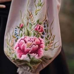 Примеры роскошной вышивки украшающей одежду