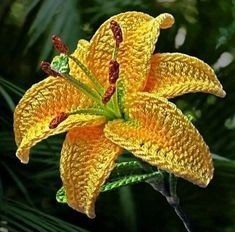 Нежные лилии крючком