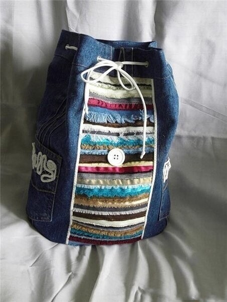 ​Рюкзачок из джинсов и кромок ткани