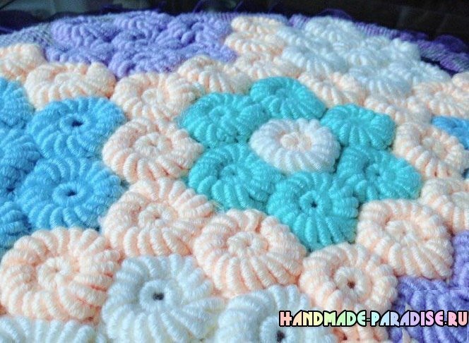 Bükülmüş direklere sahip güzel koltuklar ve paspaslar Bükülmüş direklere sahip güzel koltuklar ve paspaslar