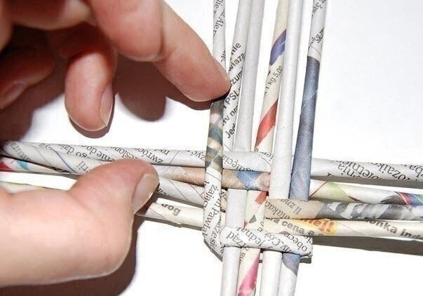 Плетение из газет: круглая корзина