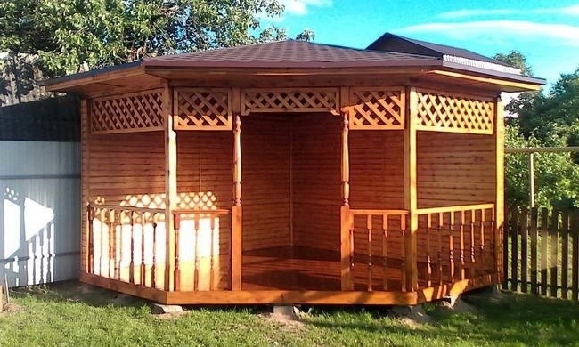 Строительство угловой беседки своими руками
