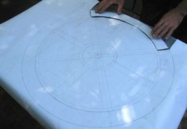 Декоративное колесо от телеги своими руками