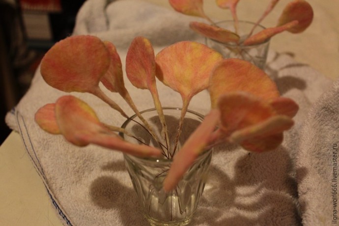 Шикарное колье с розой из войлока