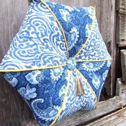 Текстильная подушка