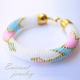 Нежный жгутик с геометричным узором