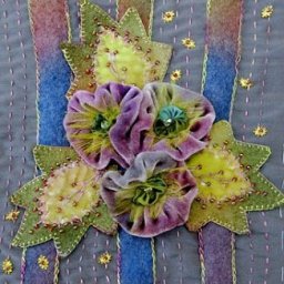 Цветочная аппликация в сочетании с вышивкой