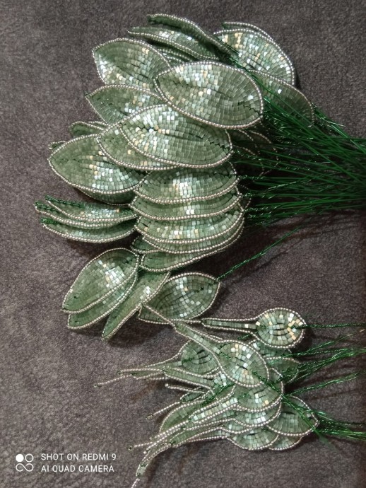 Роскошные розы из бисера