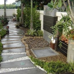 ​Самые разные идеи садовых дорожек из гальки и гравия