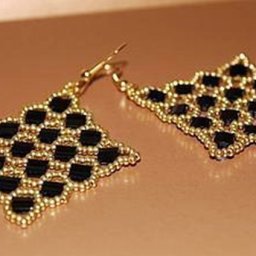 ​Серьги с ромбами из бисера