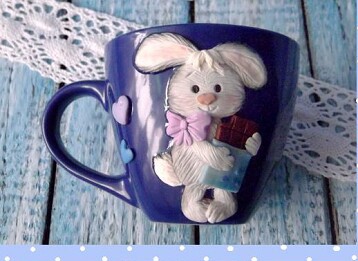 Украшаем чашку зайцем