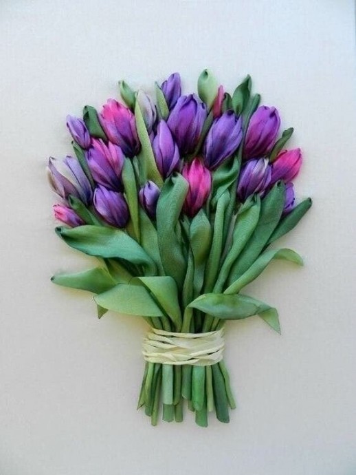 Вышиваем лентами тюльпаны