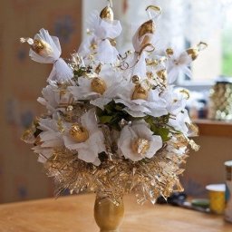 ​Золотой букет из конфет