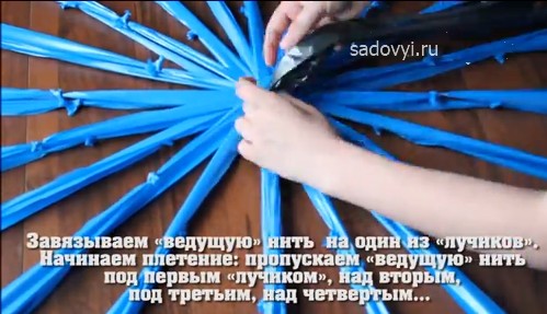 Коврик из мусорных пакетов