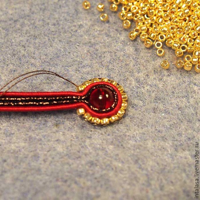 Сутажная брошь "Аленький цветочек"