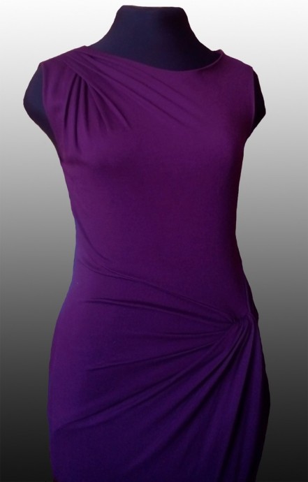 Трикотажное платье с драпировкой