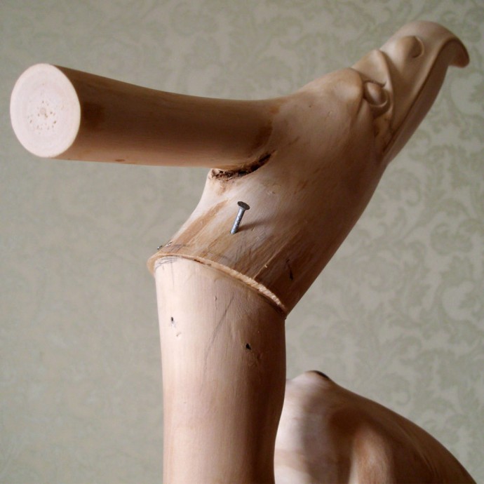 Деревянная статуэтка Деревянная статуэтка