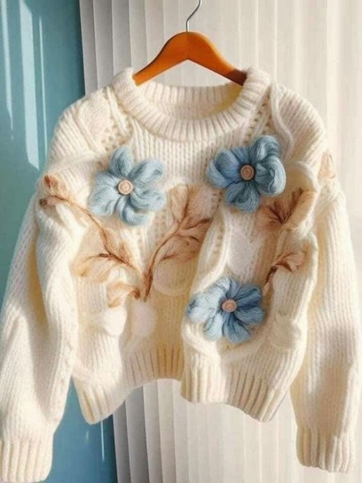 Невероятные идеи для вязания свитеров с объемными цветами