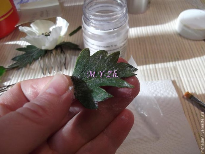 Гребень для волос с цветком мака