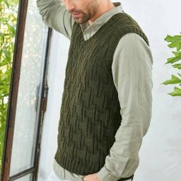 Мужская безрукавка геометрическим узором спицами