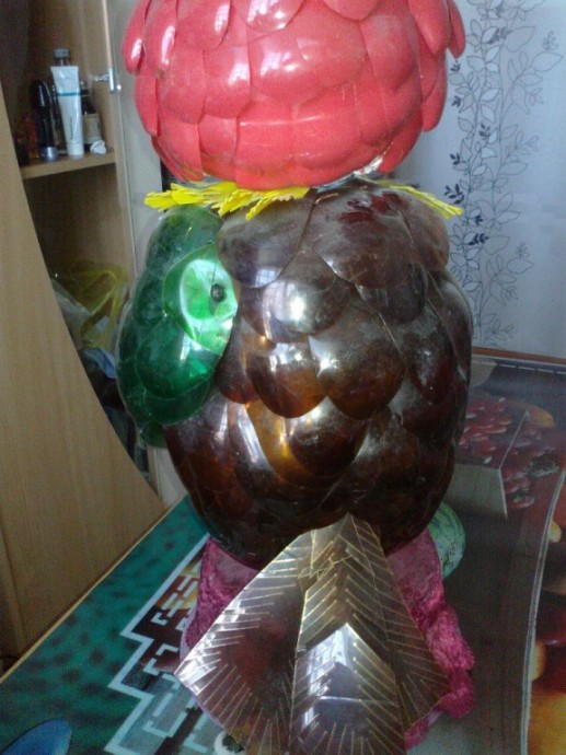 Попугай Кеша из пластиковых бутылок