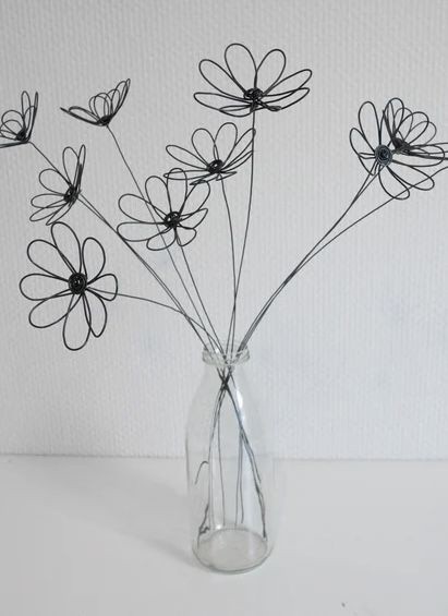 ​Цветник из проволоки