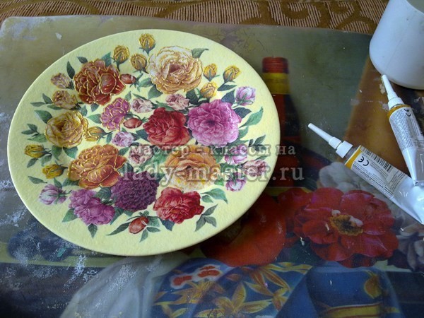 ​Декупаж тарелки в стиле "шебби-шик"