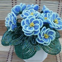 Фиалка из бисера