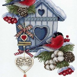 ​Снегирь и скворечник с сердечком