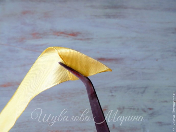 Тугие розочки из ленты