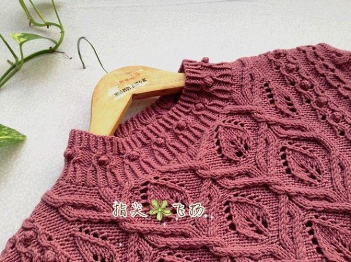 Очень красивый свитер с интересными узорами