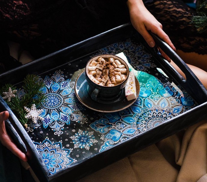 Подносы с ручной росписью от Алины Нуреевой: подавайте еду красиво