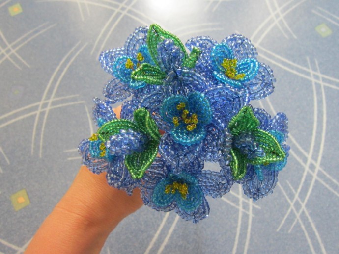 Роскошная фиалка из бисера