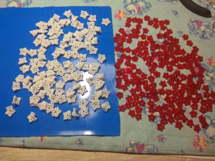 ​Вьющееся растение из бисера