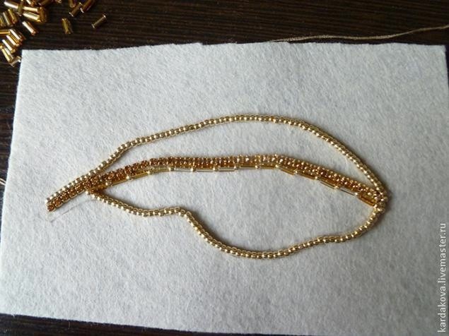 Брошь из бисера "Перо"