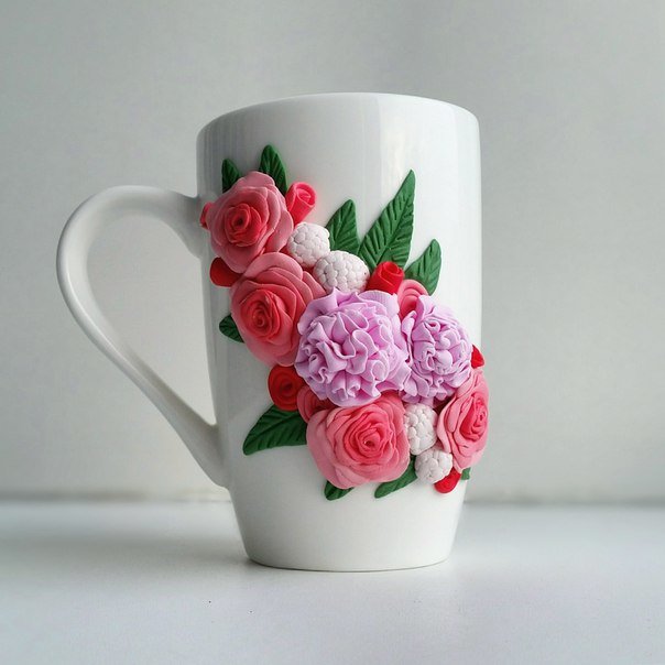 Чашка с цветами из полимерной глины: идеи и техники