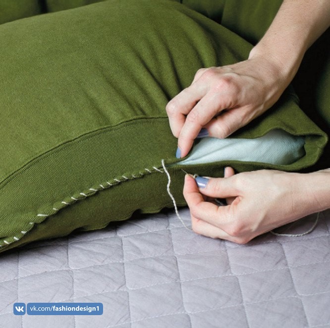 Домашним питомцам: лежанка из пуловера